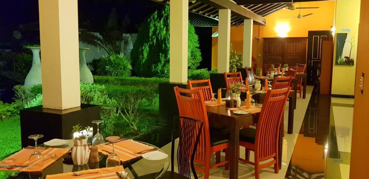Flower Garden Lake Resort Tissamaharama Ngoại thất bức ảnh