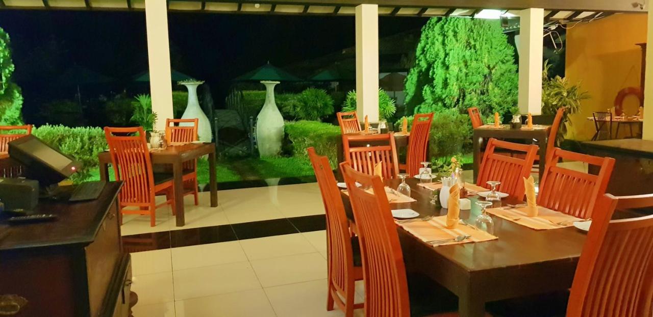 Flower Garden Lake Resort Tissamaharama Ngoại thất bức ảnh