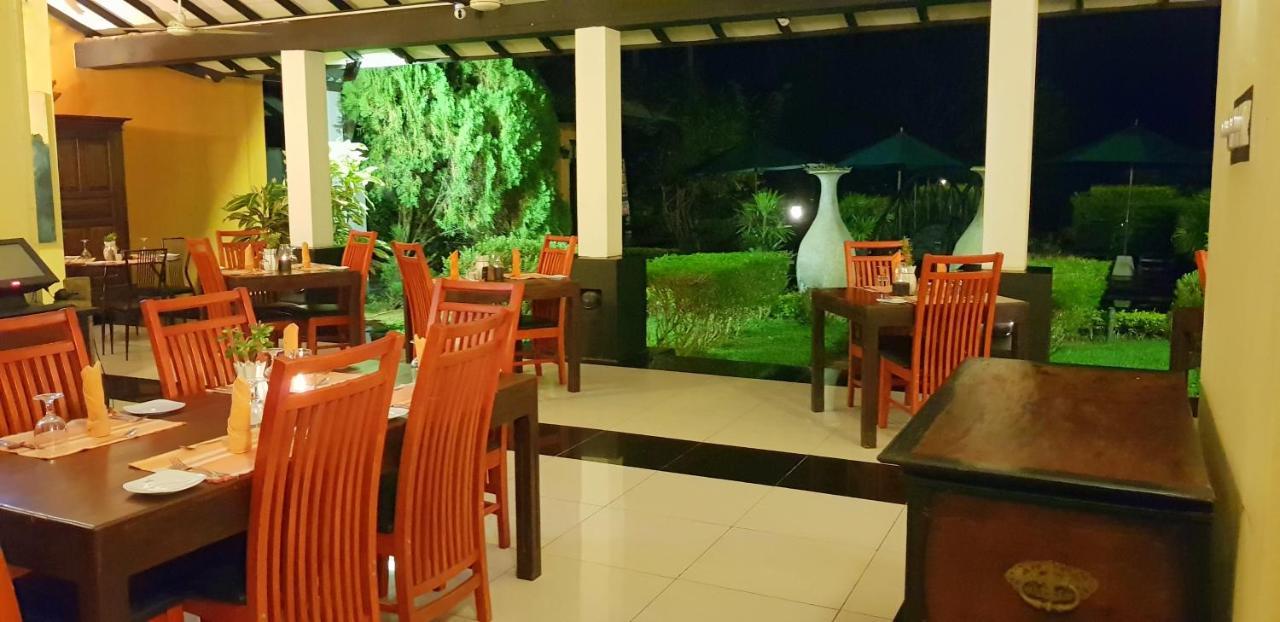 Flower Garden Lake Resort Tissamaharama Ngoại thất bức ảnh
