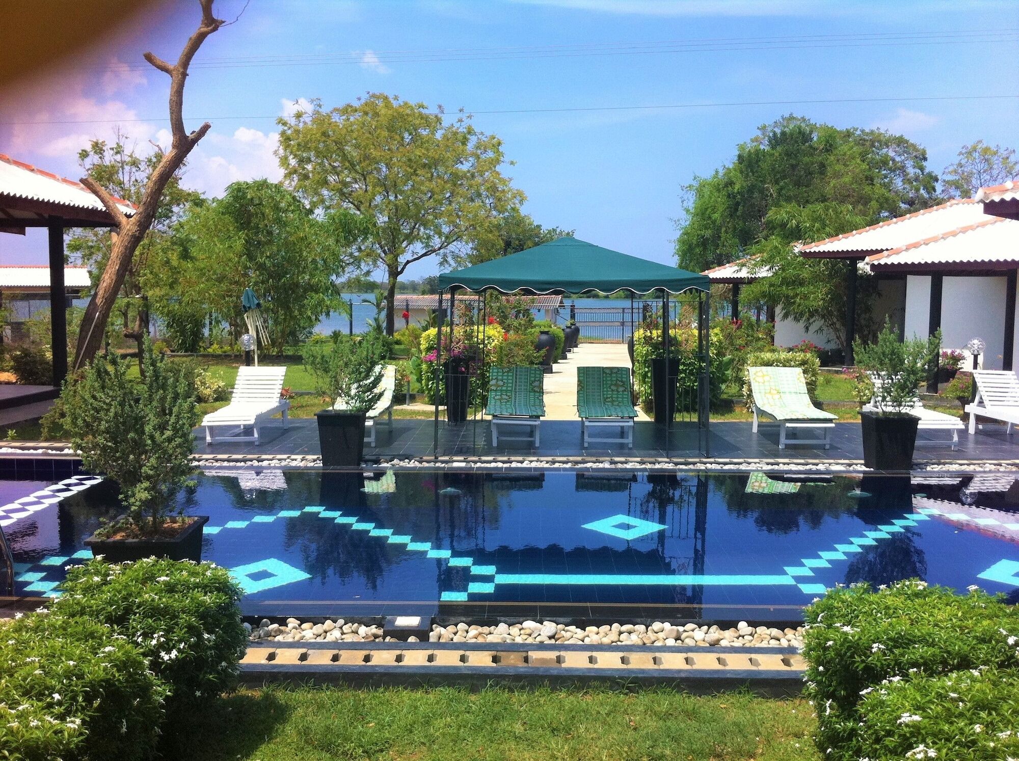 Flower Garden Lake Resort Tissamaharama Ngoại thất bức ảnh