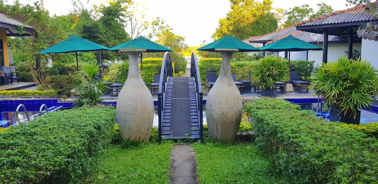 Flower Garden Lake Resort Tissamaharama Ngoại thất bức ảnh