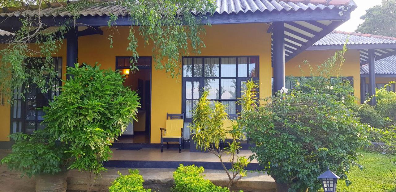 Flower Garden Lake Resort Tissamaharama Ngoại thất bức ảnh