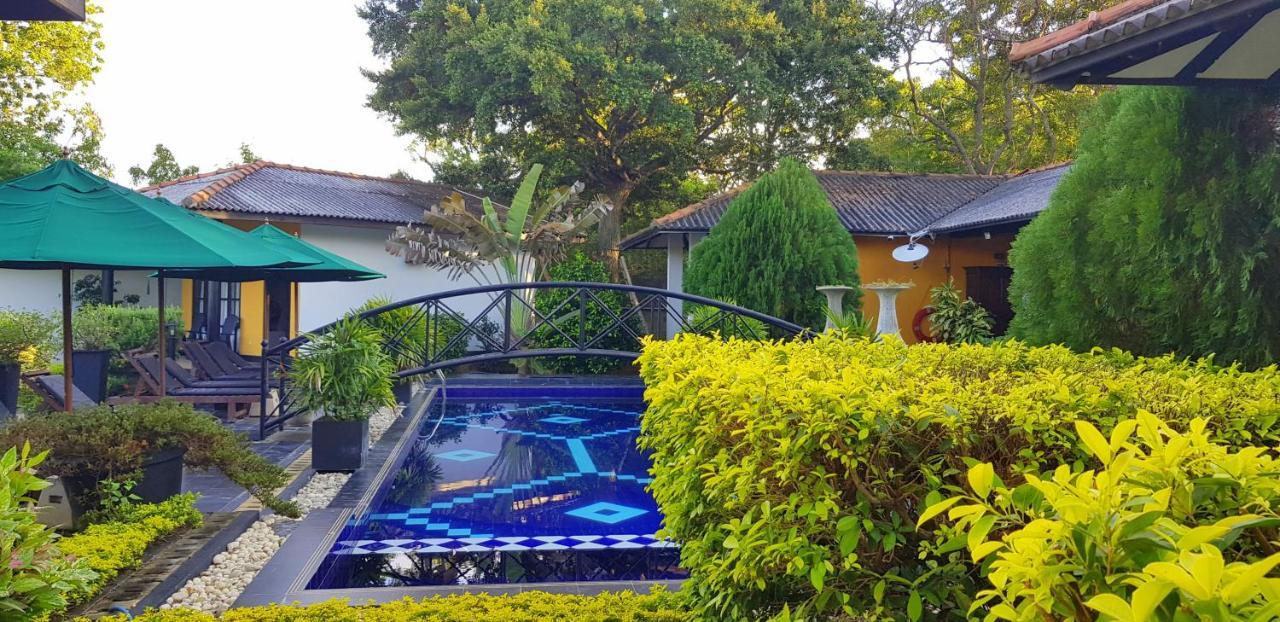 Flower Garden Lake Resort Tissamaharama Ngoại thất bức ảnh
